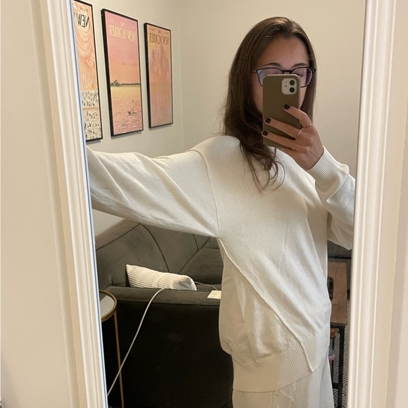 Aritzia Cotton-Cashmere Cream Sweater - Picture 4 of 11
